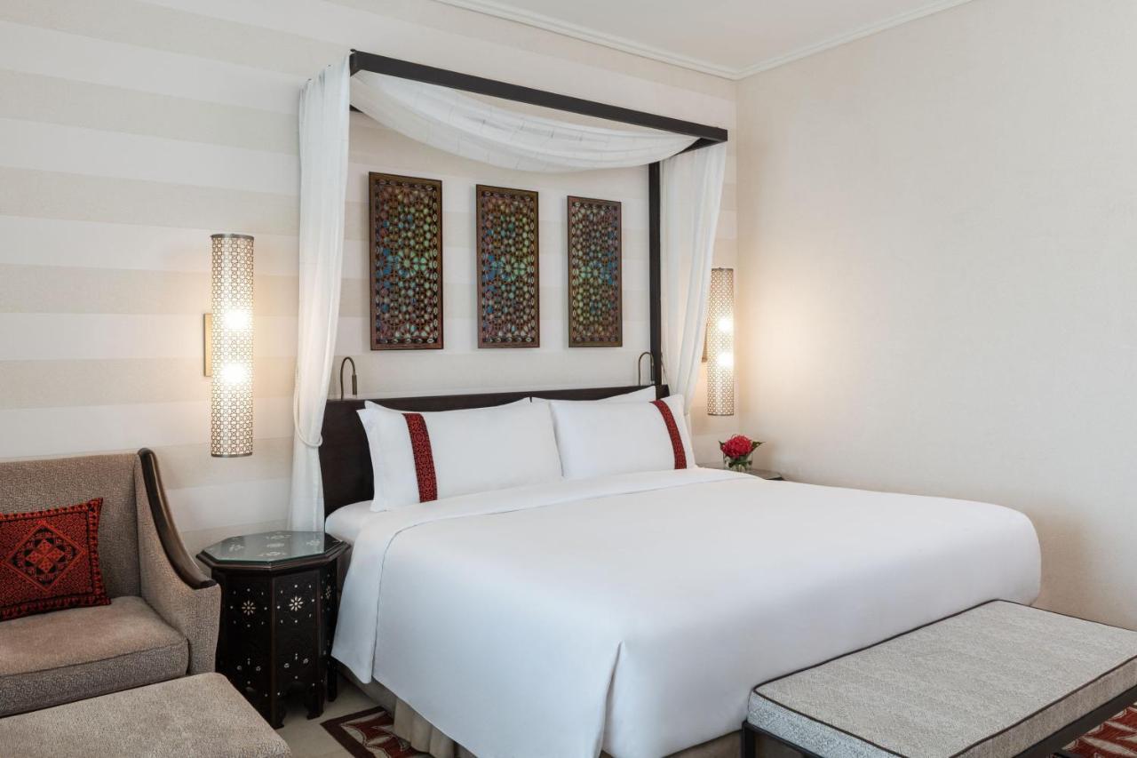 Al Manara, A Luxury Collection Hotel, Akaba Exteriér fotografie A bedroom at the hotel